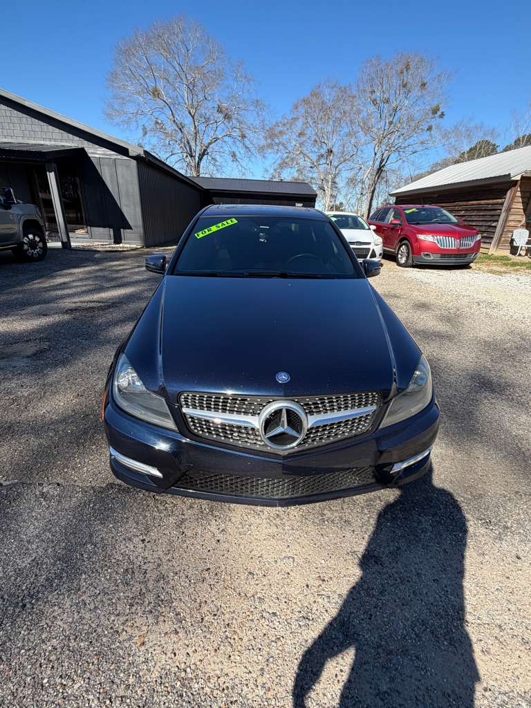 Photo 2 of this MERCEDES-BENZ C-CLASS
