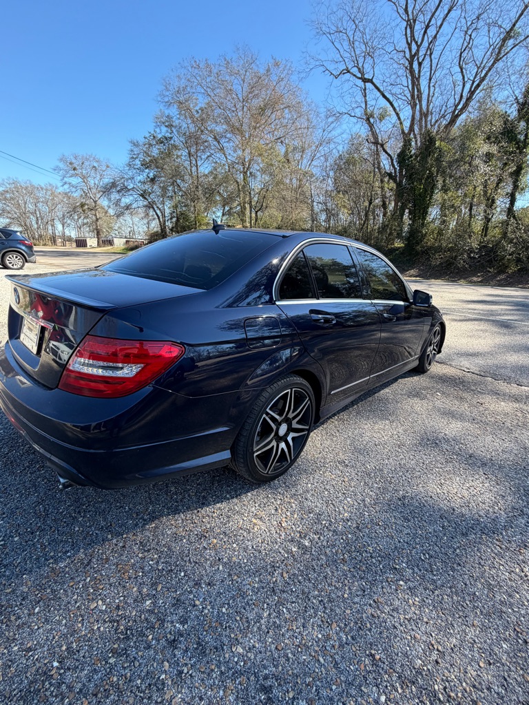 Photo 4 of this MERCEDES-BENZ C-CLASS