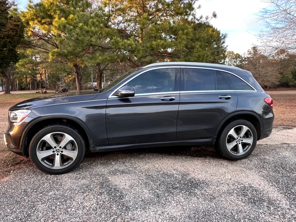 Photo 2 of this MERCEDES GLC 300