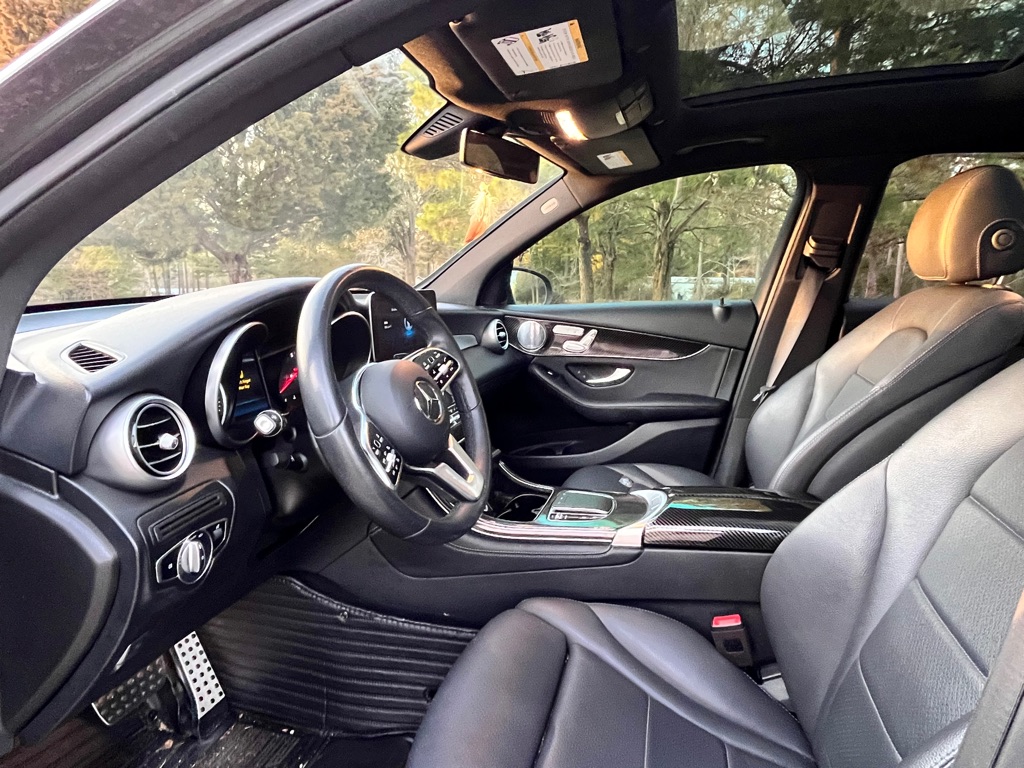 Photo 6 of this MERCEDES GLC 300