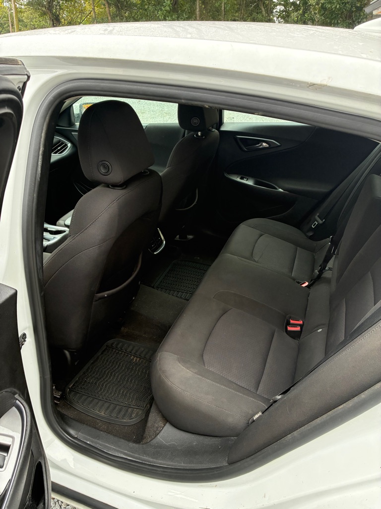 Photo 13 of this CHEVROLET MALIBU