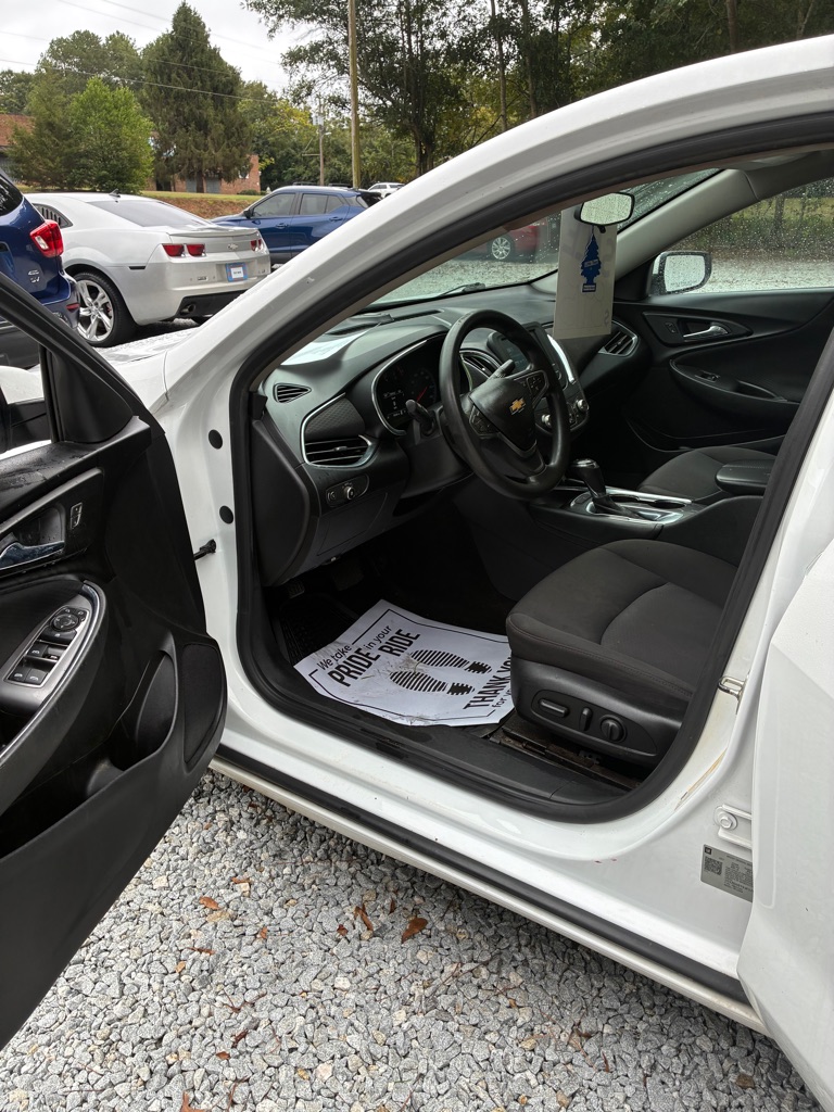 Photo 11 of this CHEVROLET MALIBU