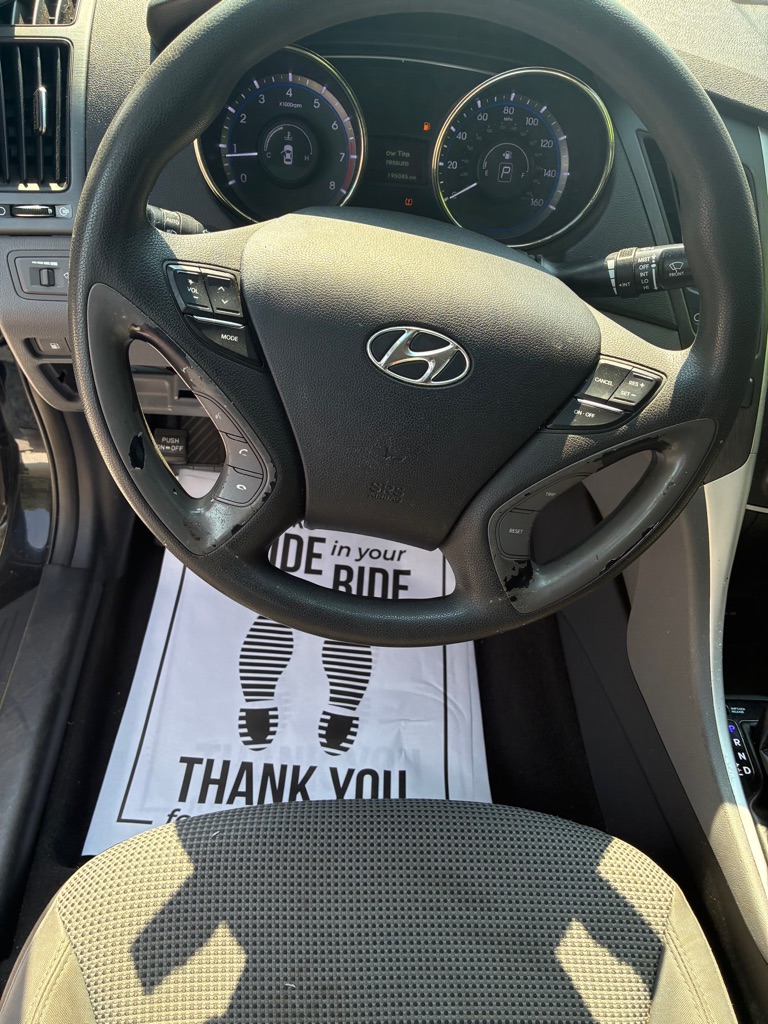 Photo 8 of this HYUNDAI SONATA