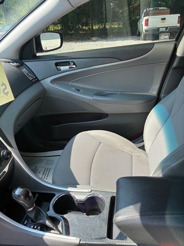 Photo 9 of this HYUNDAI SONATA