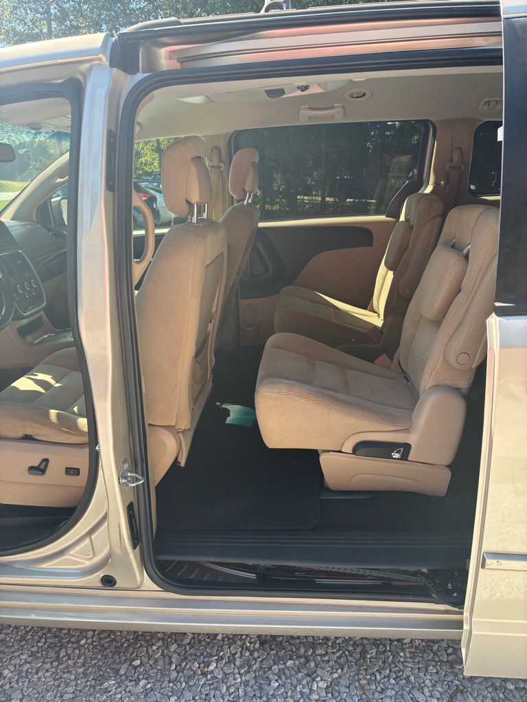 Photo 9 of this DODGE GRAND CARAVAN
