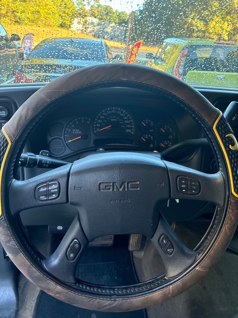 Photo 10 of this GMC NEW SIERRA