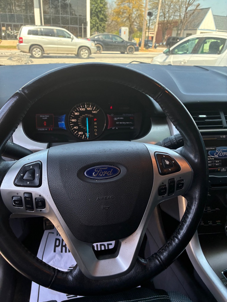 Photo 7 of this FORD EDGE