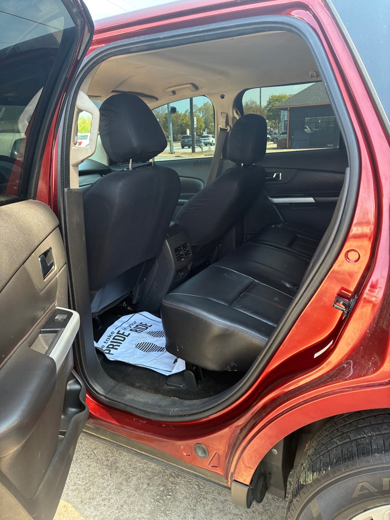 Photo 8 of this FORD EDGE