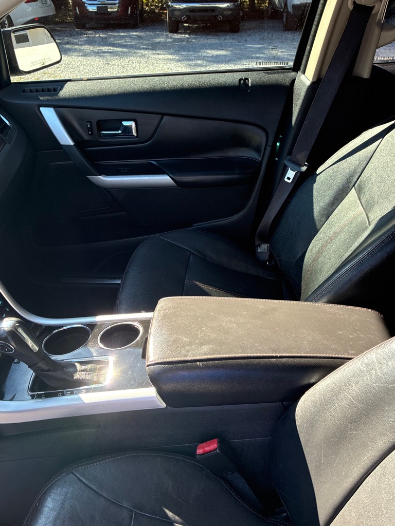 Photo 8 of this FORD EDGE