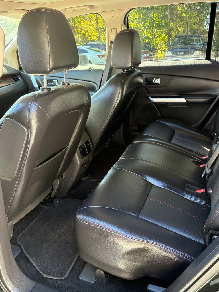Photo 9 of this FORD EDGE