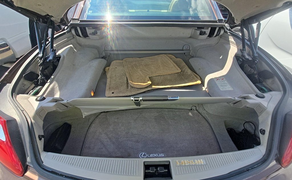 Photo 17 of this LEXUS SC 430