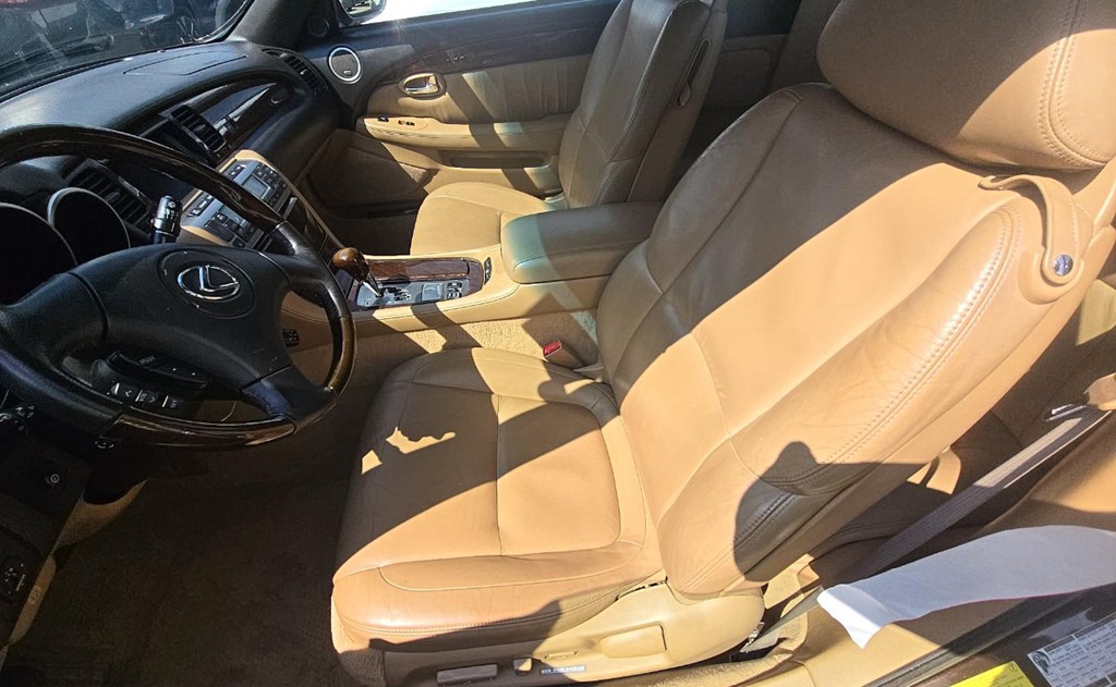 Photo 8 of this LEXUS SC 430