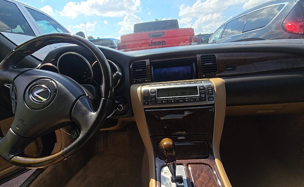 Photo 11 of this LEXUS SC 430
