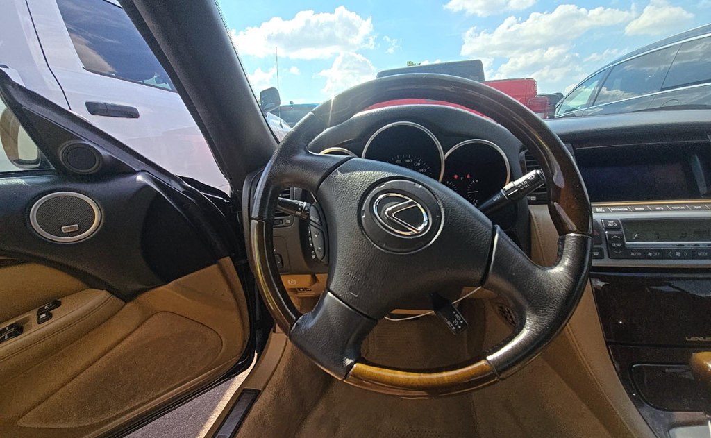 Photo 10 of this LEXUS SC 430