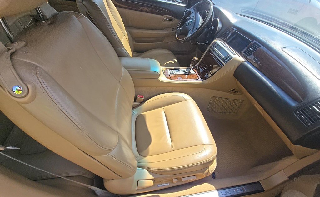 Photo 9 of this LEXUS SC 430