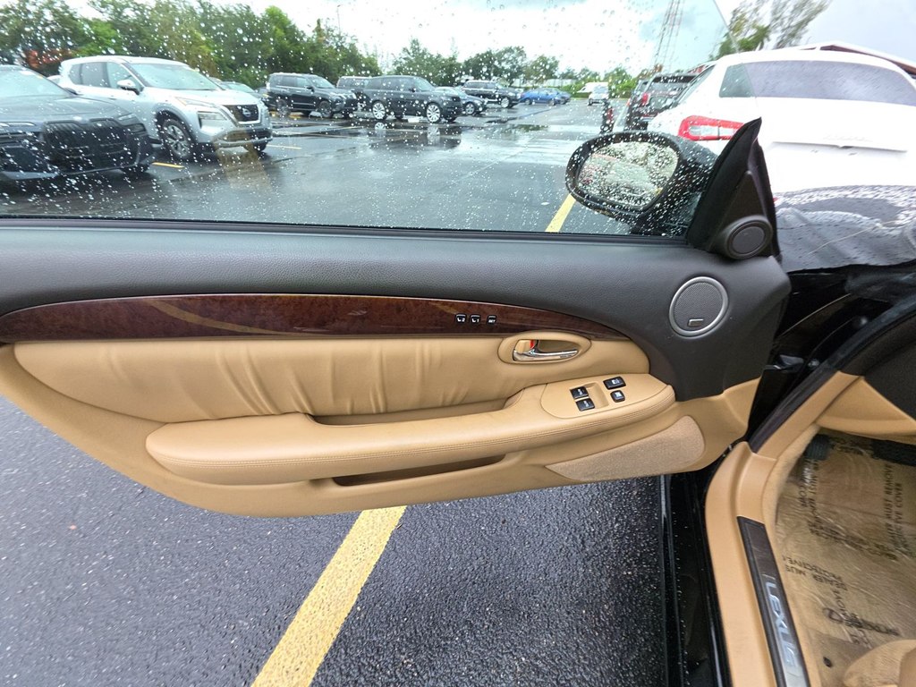 Photo 10 of this LEXUS SC 430