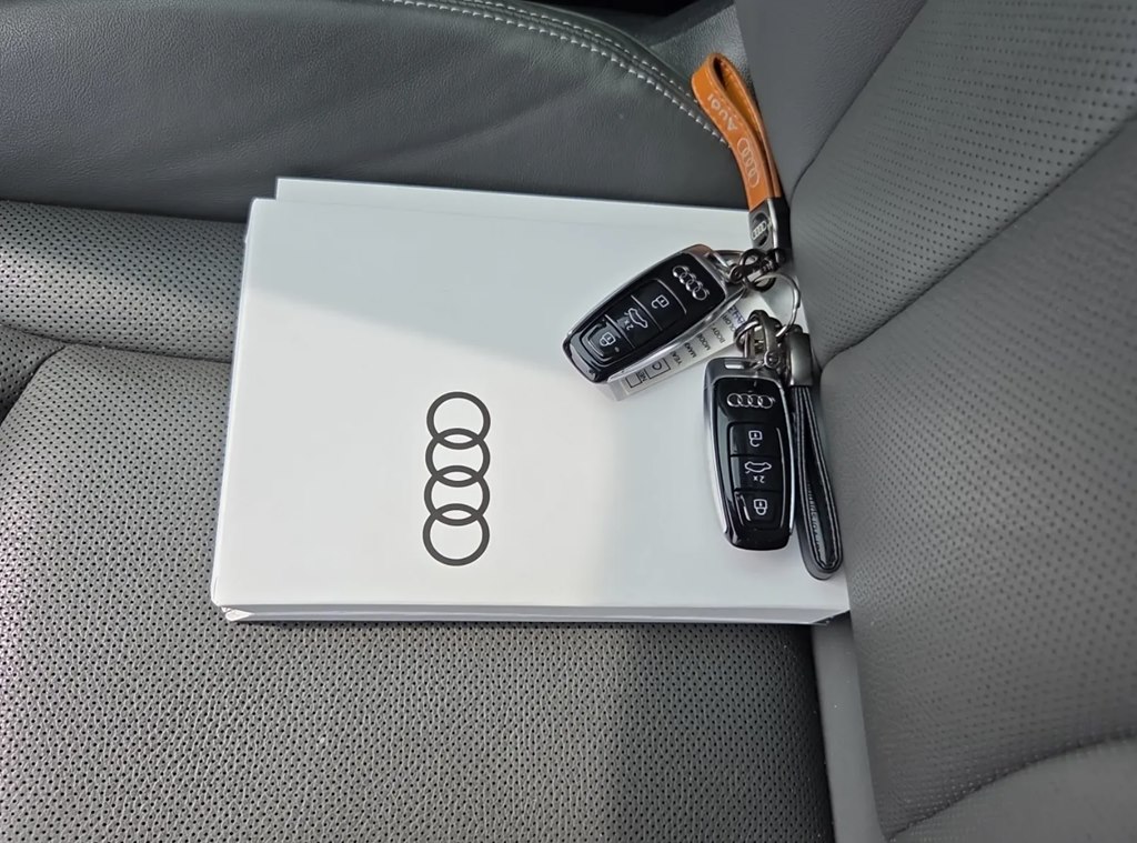 Photo 14 of this AUDI Q8