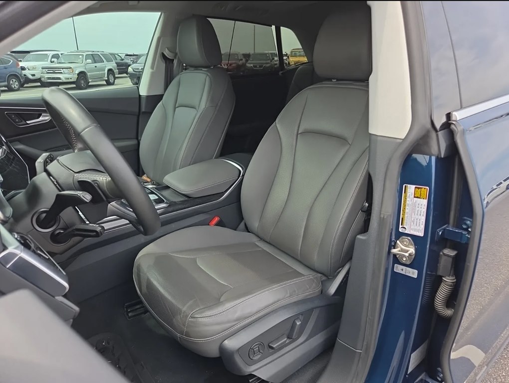 Photo 8 of this AUDI Q8