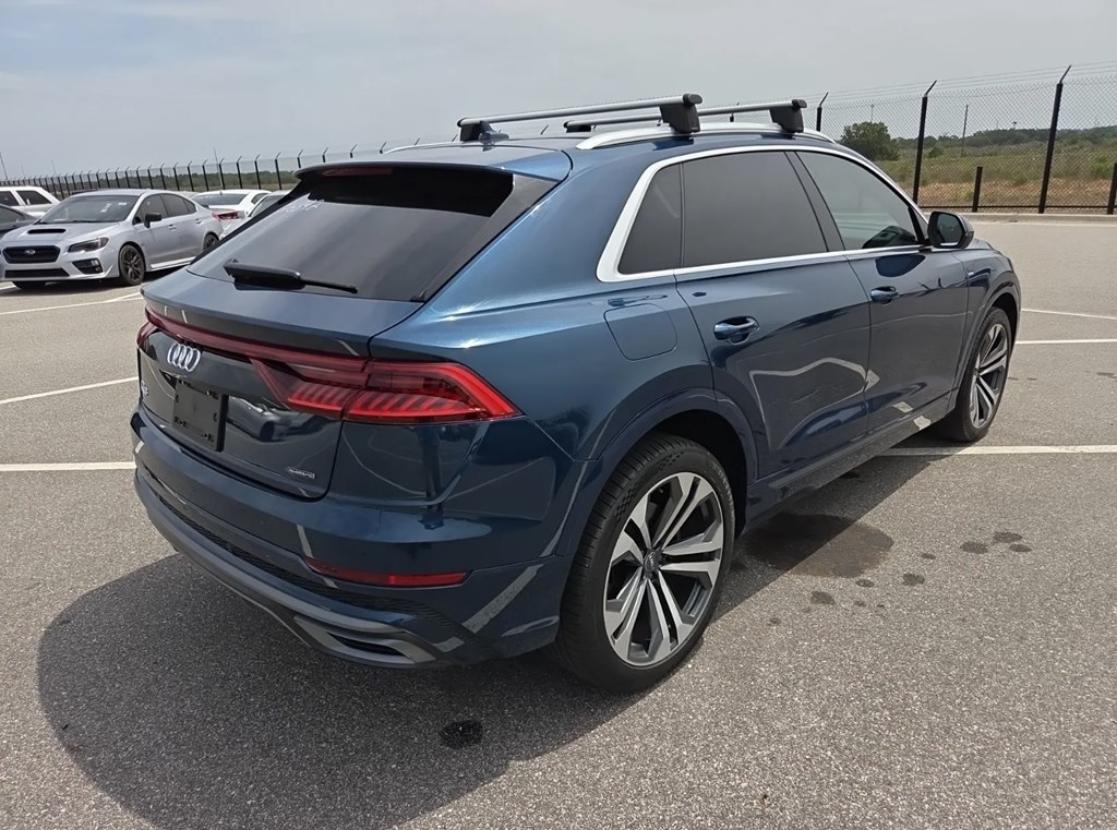 Photo 4 of this AUDI Q8