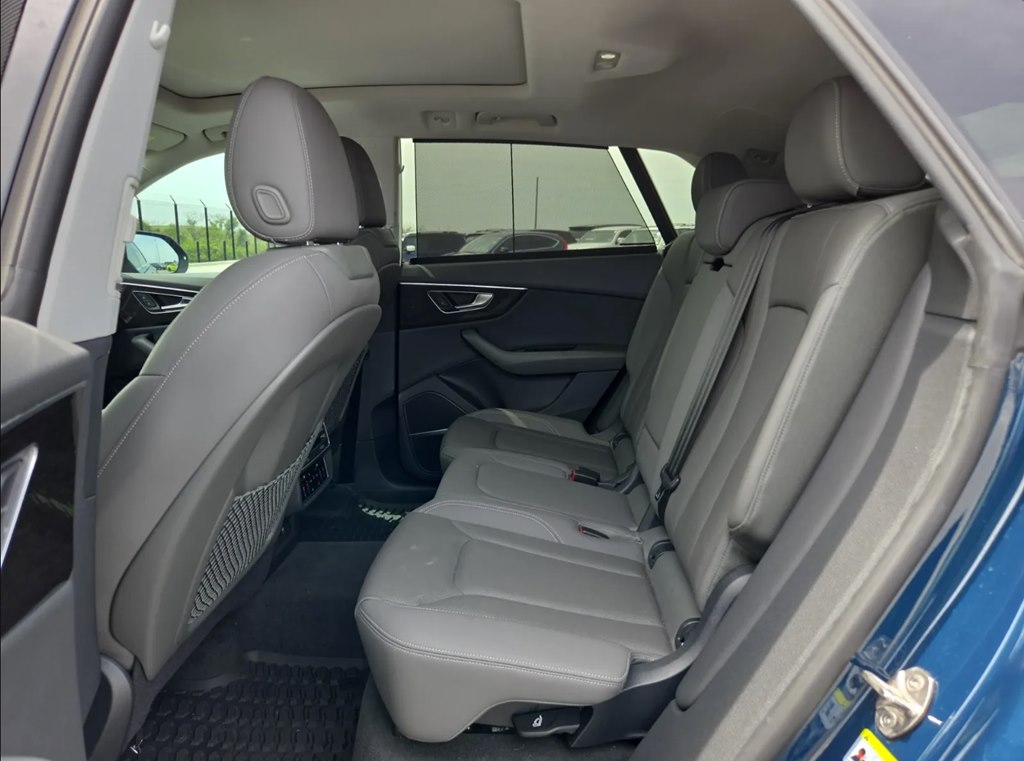Photo 10 of this AUDI Q8