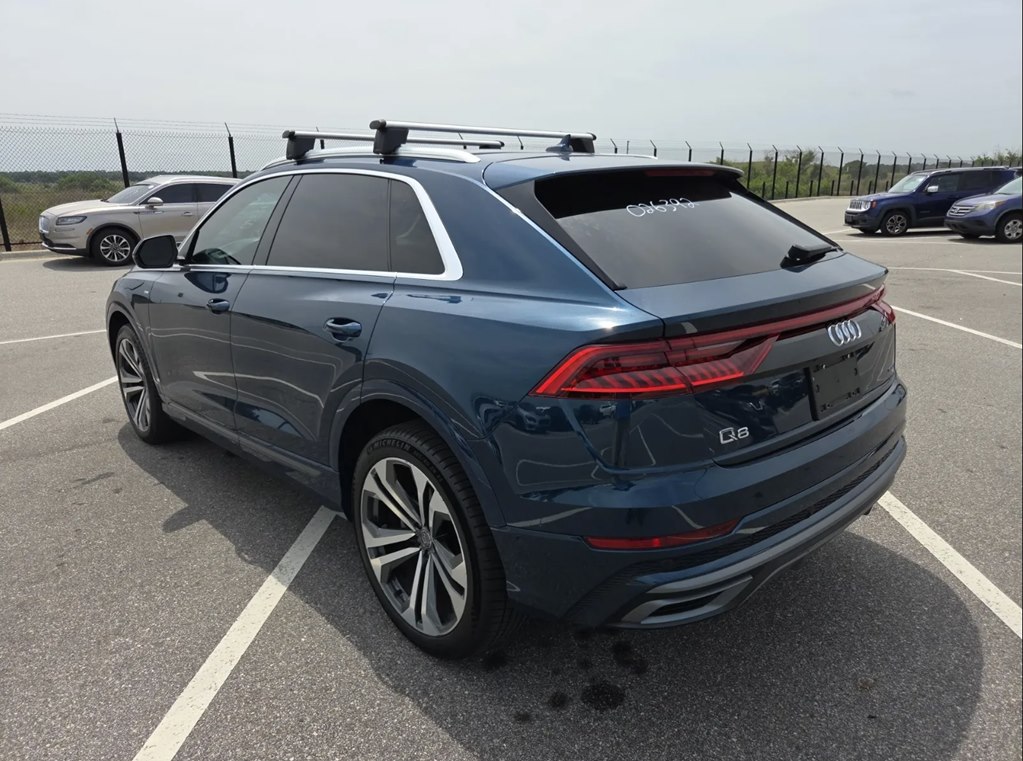 Photo 6 of this AUDI Q8