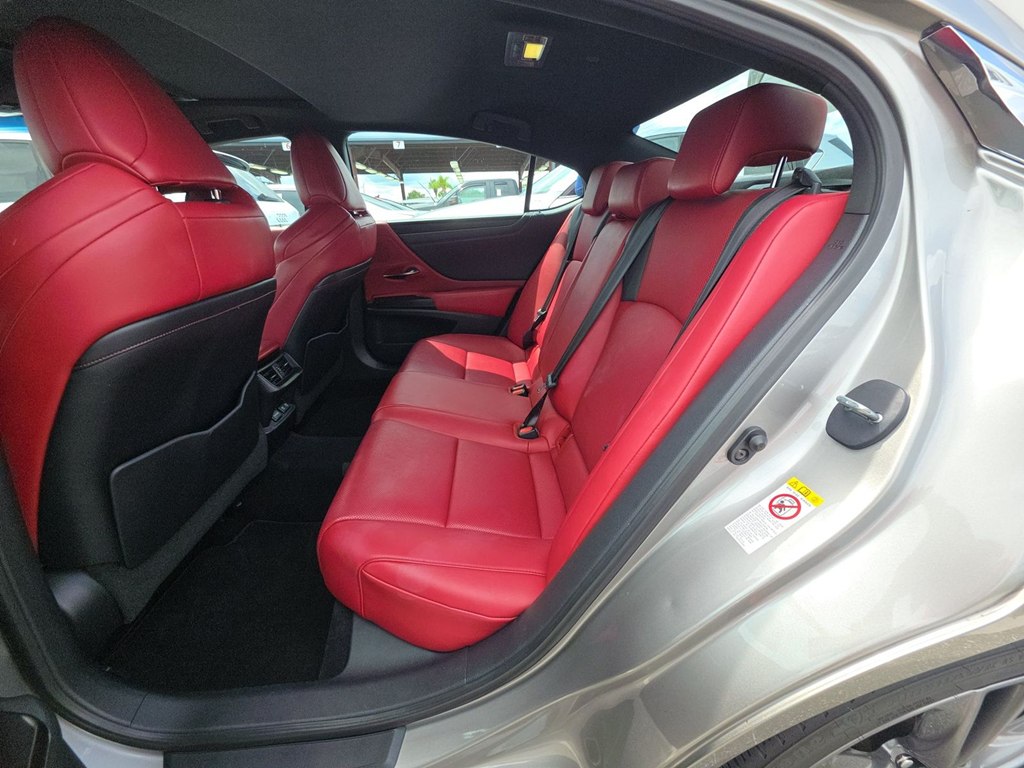 Photo 7 of this LEXUS ES 350