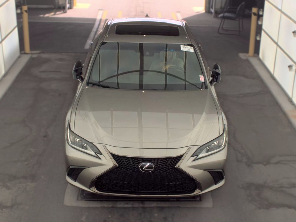 Photo 2 of this LEXUS ES 350