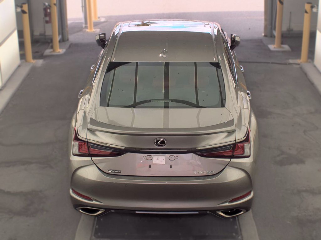 Photo 3 of this LEXUS ES 350
