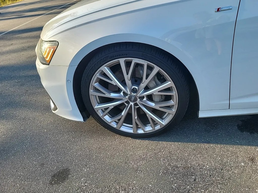 Photo 2 of this AUDI A6