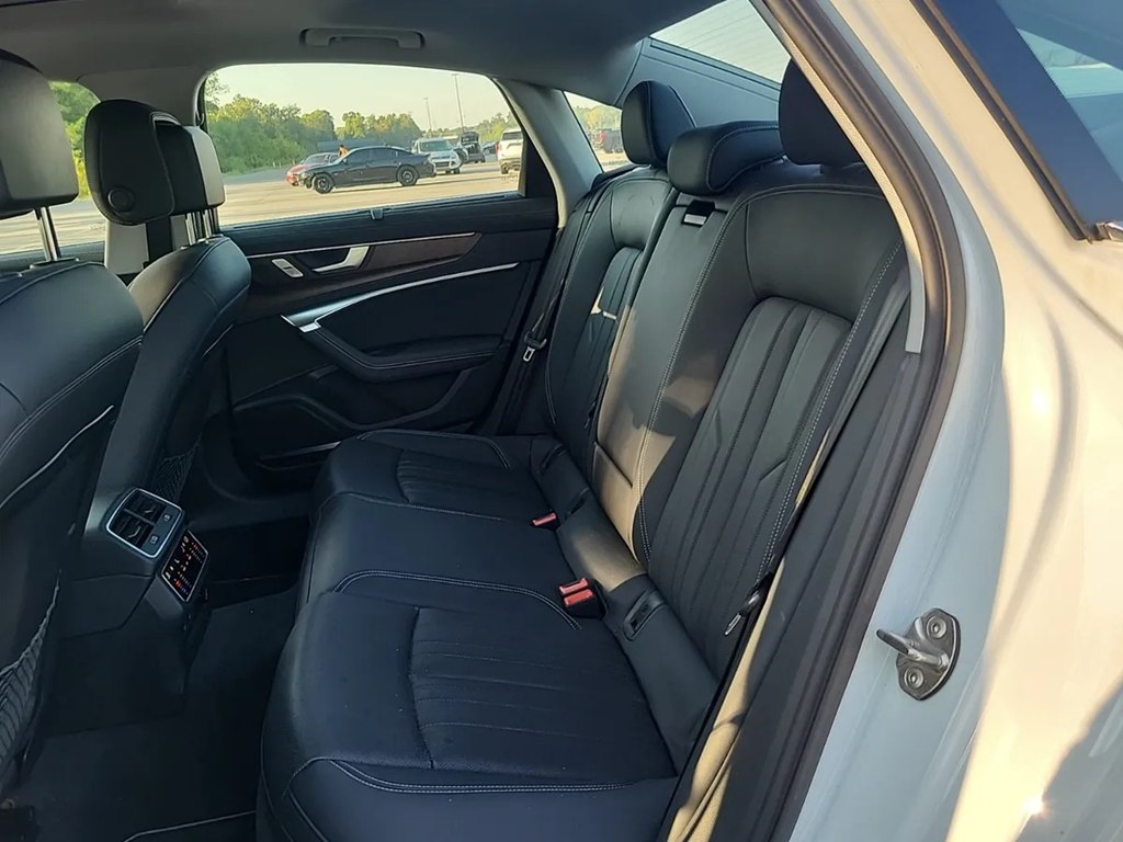 Photo 11 of this AUDI A6