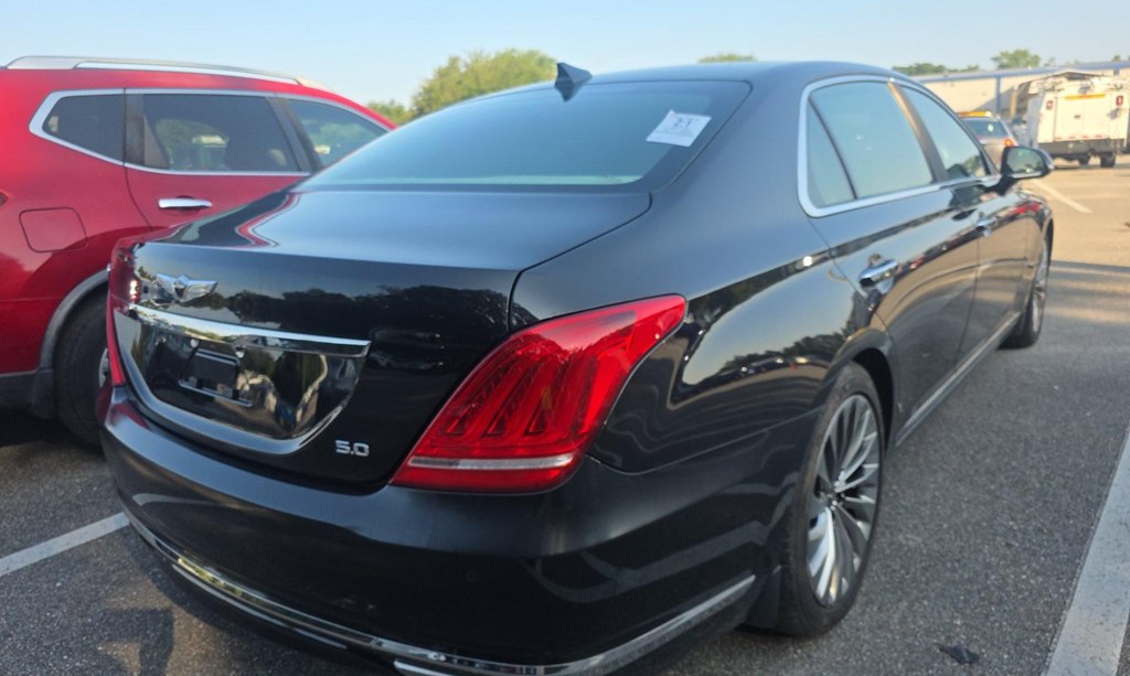 Photo 4 of this GENESIS G90