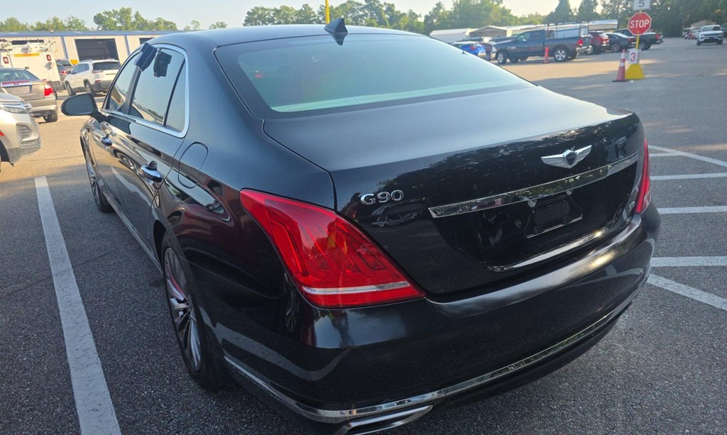Photo 6 of this GENESIS G90