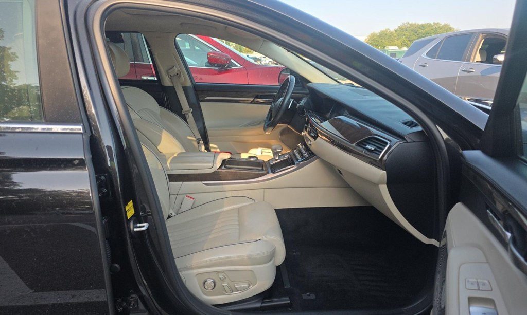Photo 8 of this GENESIS G90