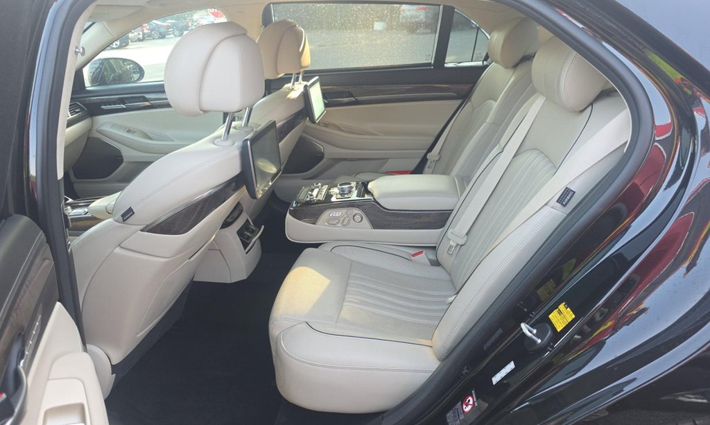 Photo 10 of this GENESIS G90