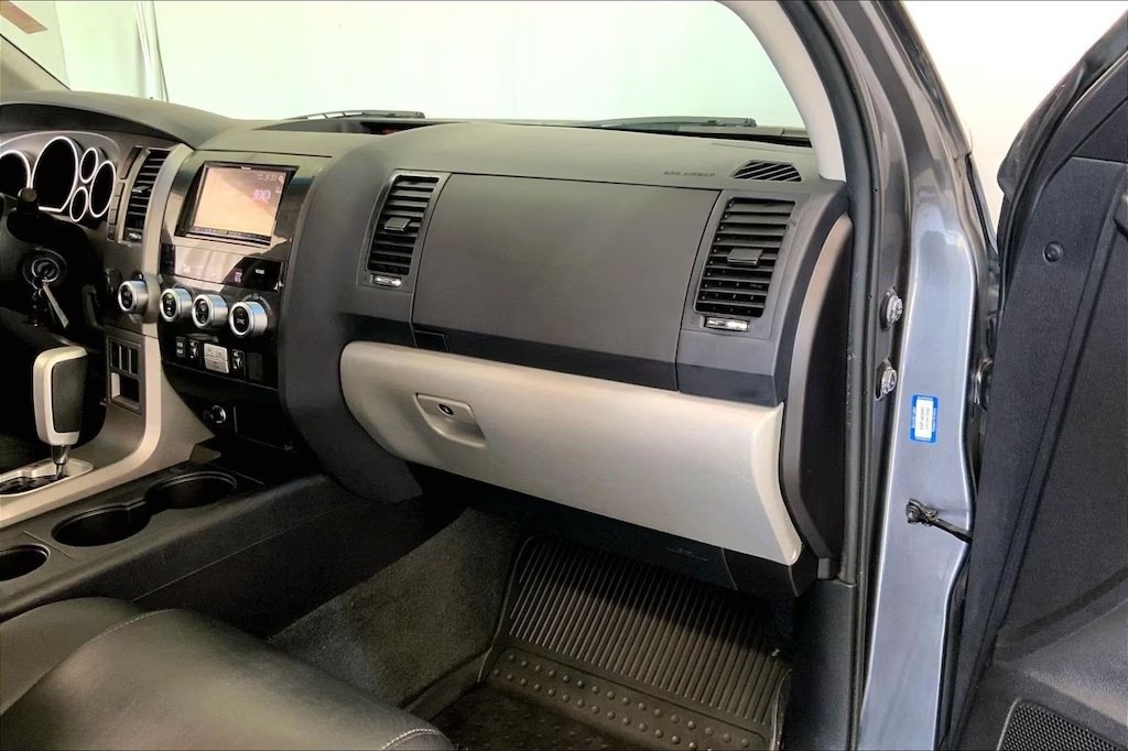 Photo 10 of this TOYOTA SEQUOIA