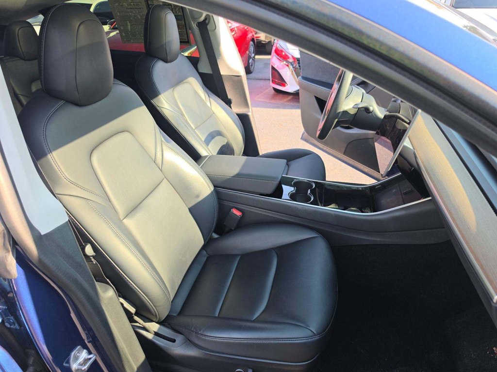 Photo 6 of this TESLA MODEL Y