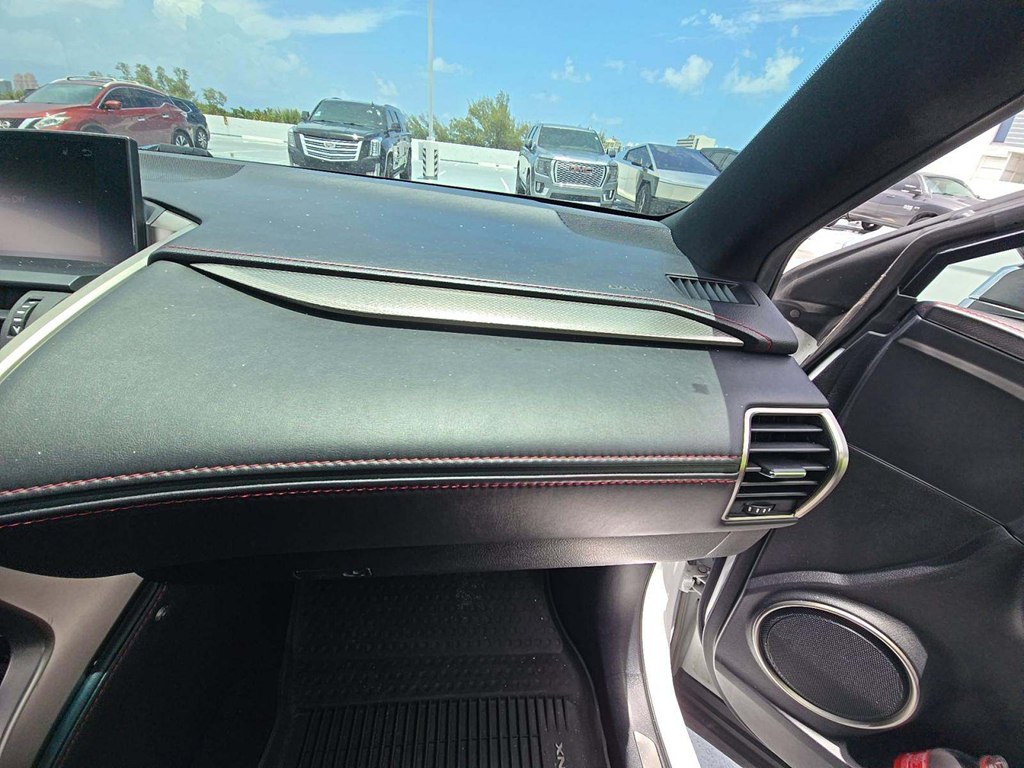 Photo 10 of this LEXUS NX 200T