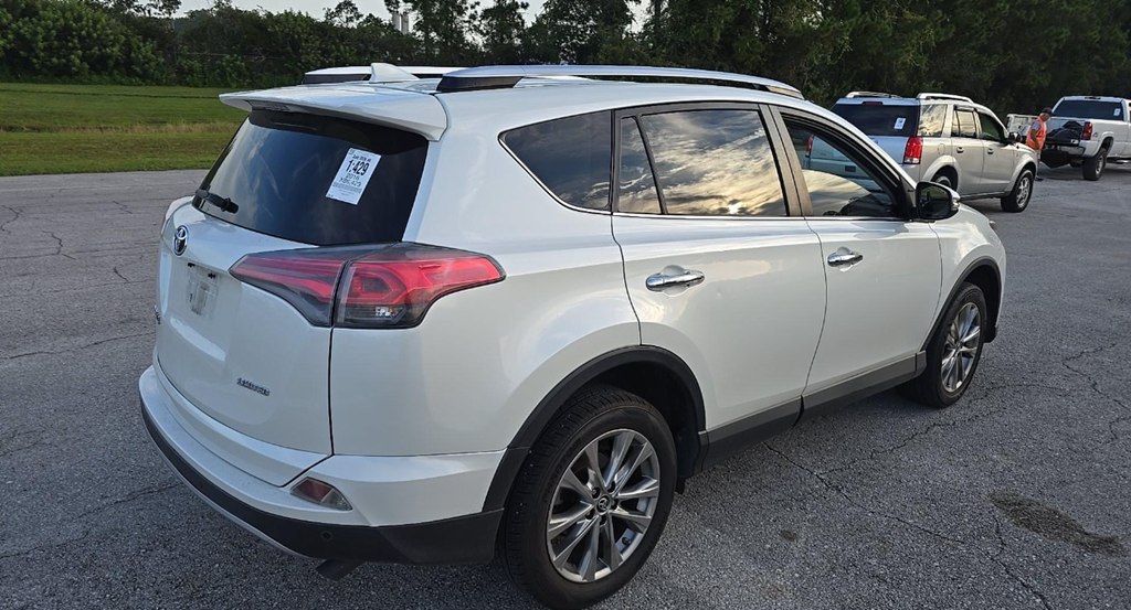 Photo 4 of this TOYOTA RAV4