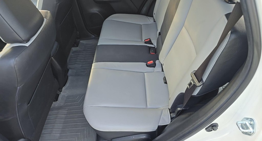 Photo 12 of this TOYOTA RAV4