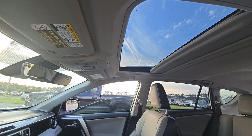Photo 13 of this TOYOTA RAV4
