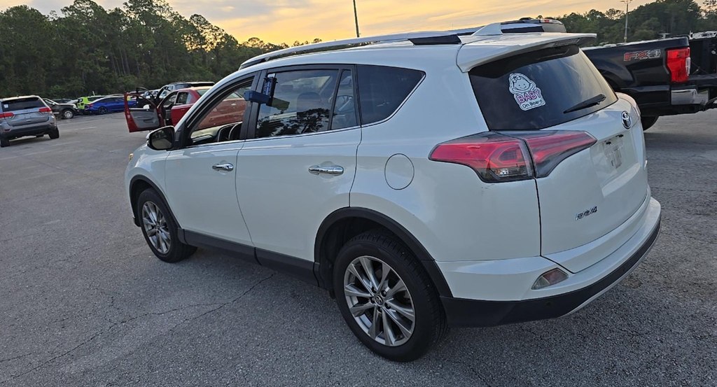 Photo 6 of this TOYOTA RAV4