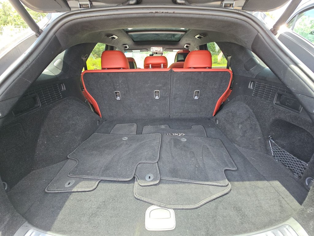 Photo 16 of this GENESIS GV70