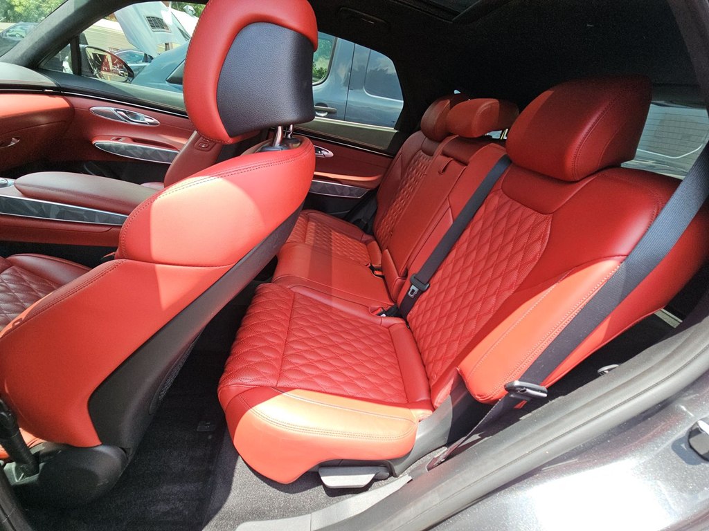 Photo 10 of this GENESIS GV70