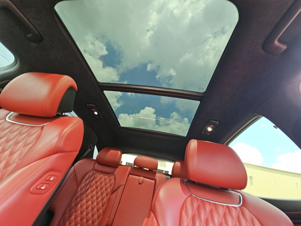 Photo 17 of this GENESIS GV70
