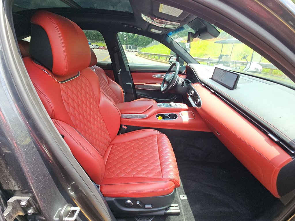 Photo 9 of this GENESIS GV70