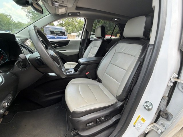 Photo 10 of this CHEVROLET EQUINOX