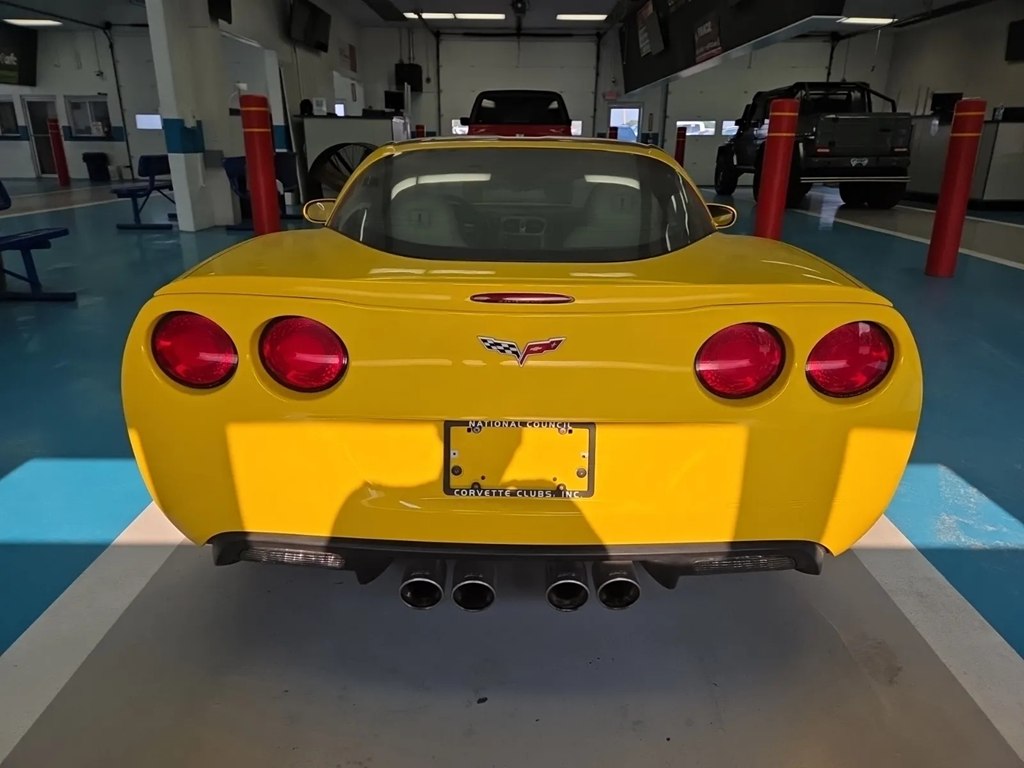 Photo 4 of this CHEVROLET CORVETTE
