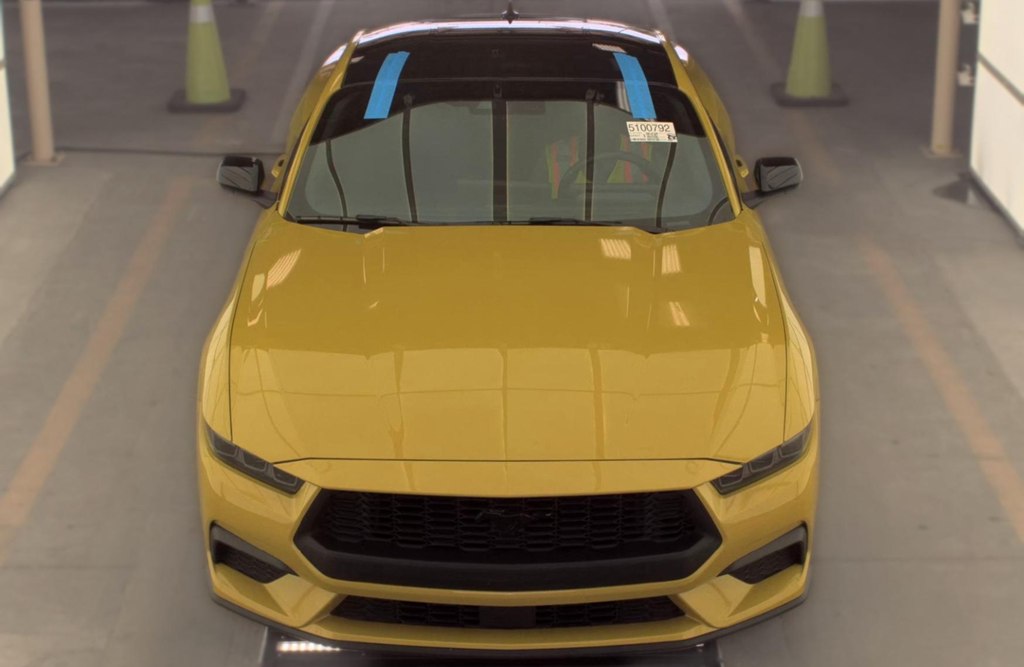 Photo 2 of this FORD MUSTANG