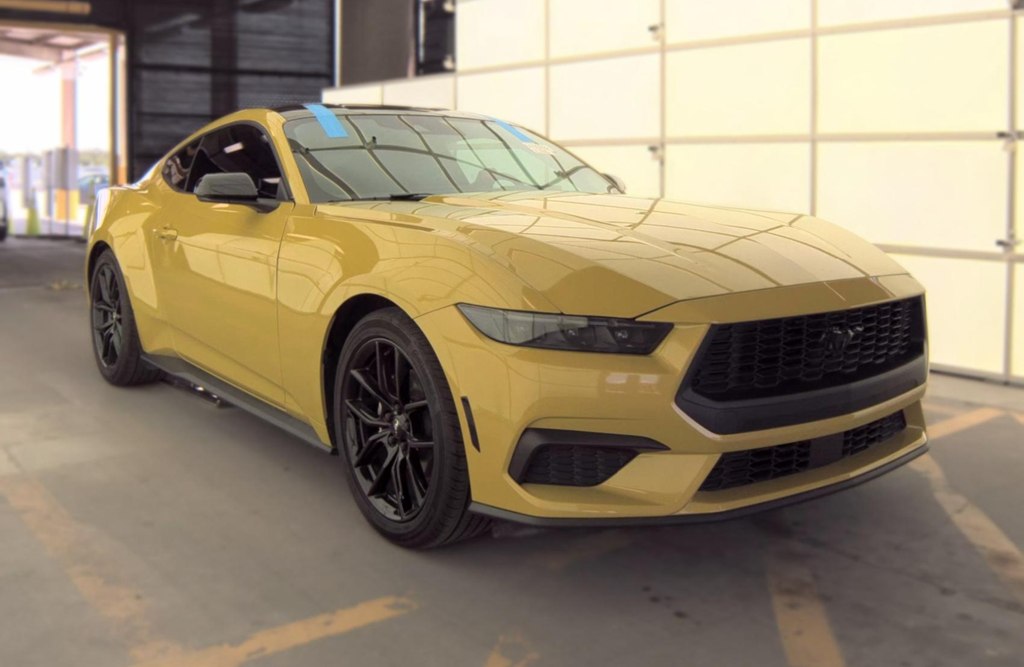 Photo 3 of this FORD MUSTANG