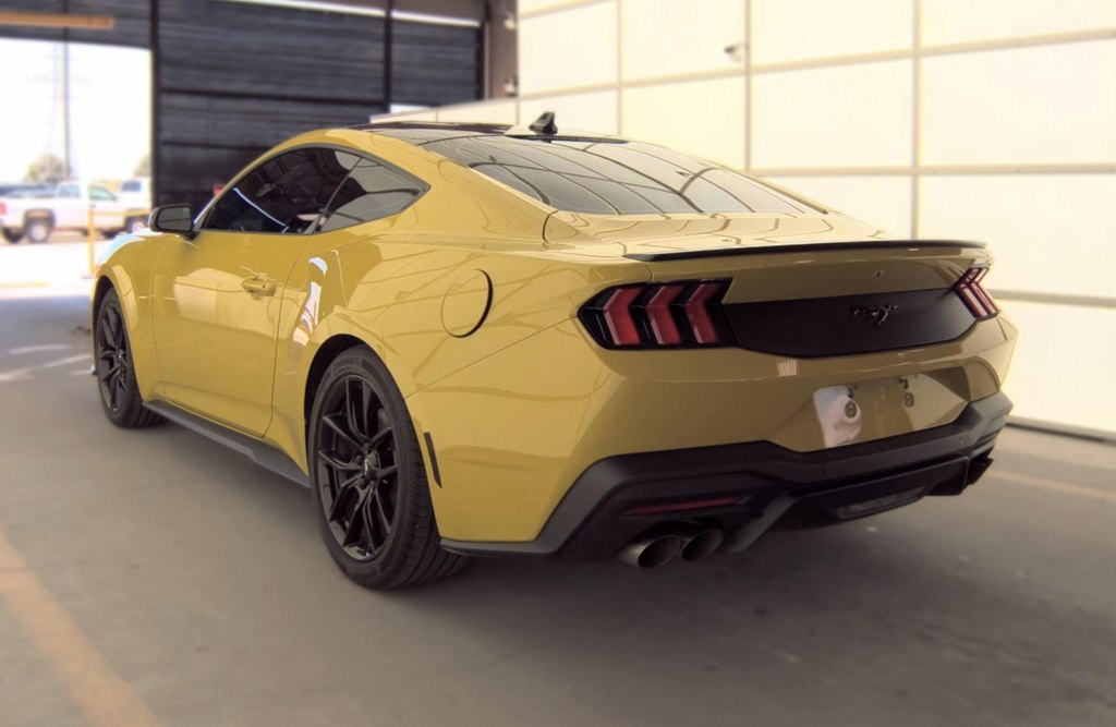 Photo 6 of this FORD MUSTANG